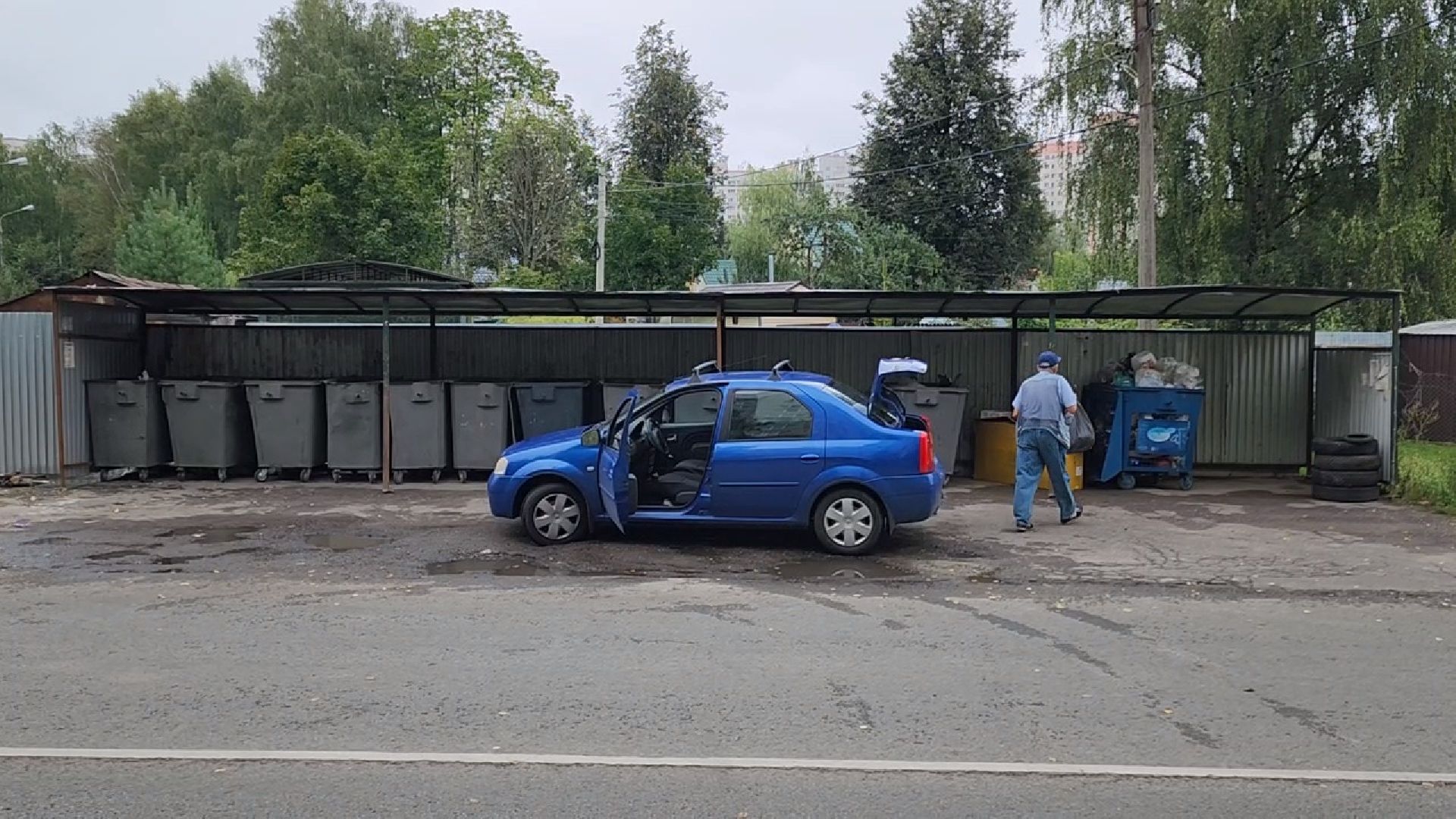 Чехов, улица Полиграфистов, контейнерная площадка, навалы мусора, портал Добродел, обращение жителей, региональный оператор, губернатор московской области,