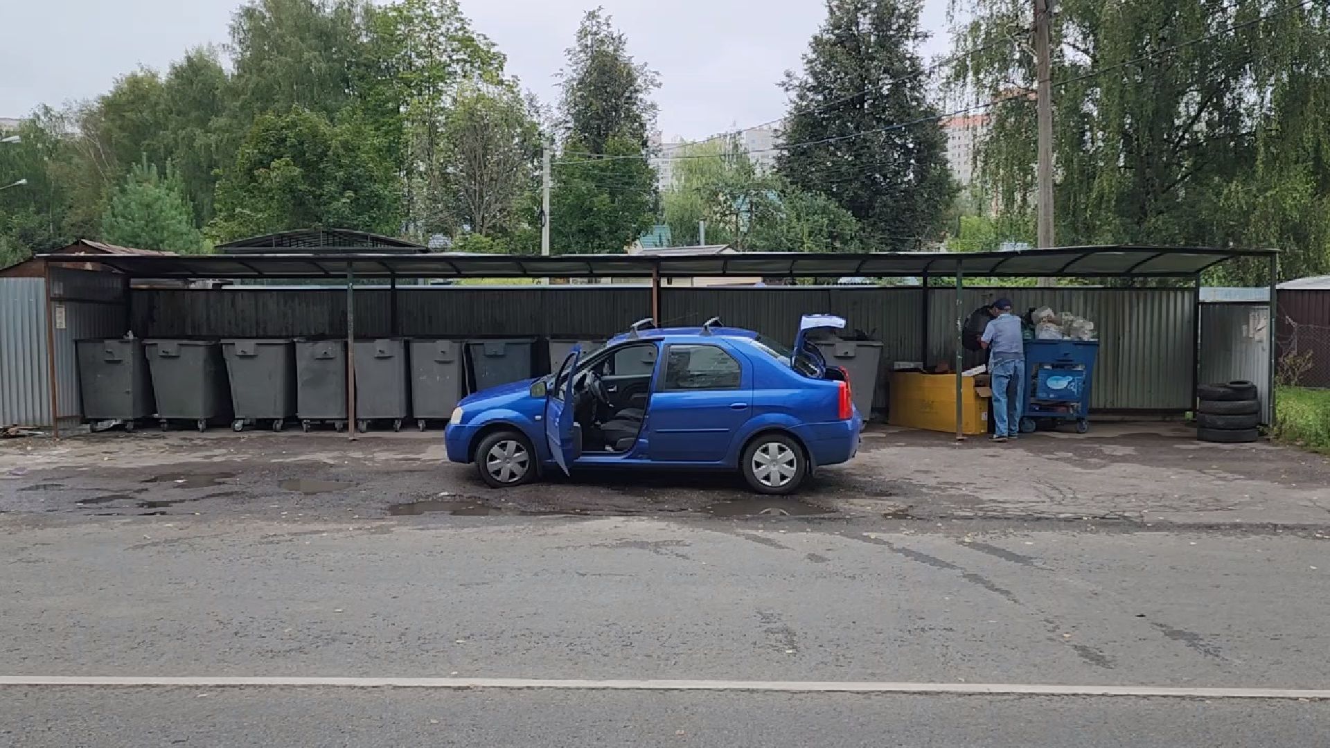 Чехов, улица Полиграфистов, контейнерная площадка, навалы мусора, портал Добродел, обращение жителей, региональный оператор, губернатор московской области,