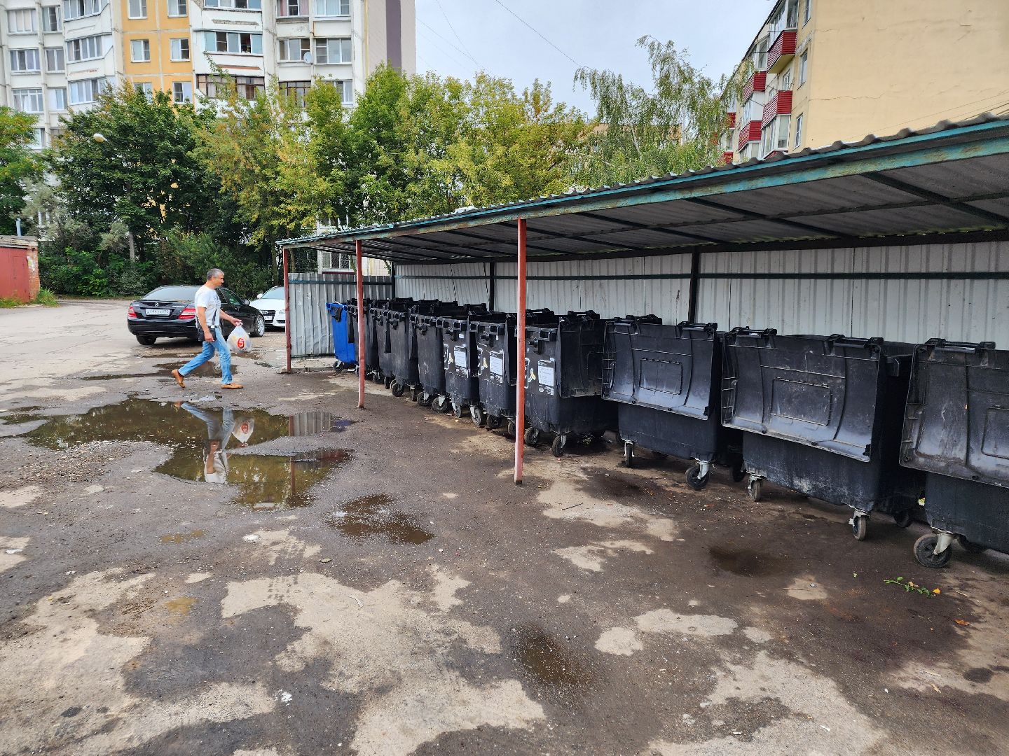 Чехов, Вишневый бульвар, контейнерная площадка, навалы мусора, коммунальные отходы, строительные отходы, обращение жителей, портал Добродел, губернатор московской области,региональный оператор МСК-НТ, стройотходы, горячая линия 122, вывоз мусора, обращение с ТКО,