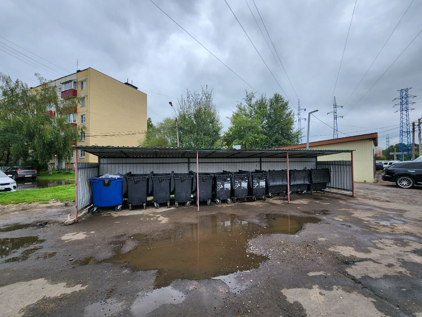 Чехов, Вишневый бульвар, контейнерная площадка, навалы мусора, коммунальные отходы, строительные отходы, обращение жителей, портал Добродел, губернатор московской области,региональный оператор МСК-НТ, стройотходы, горячая линия 122, вывоз мусора, обращение с ТКО,