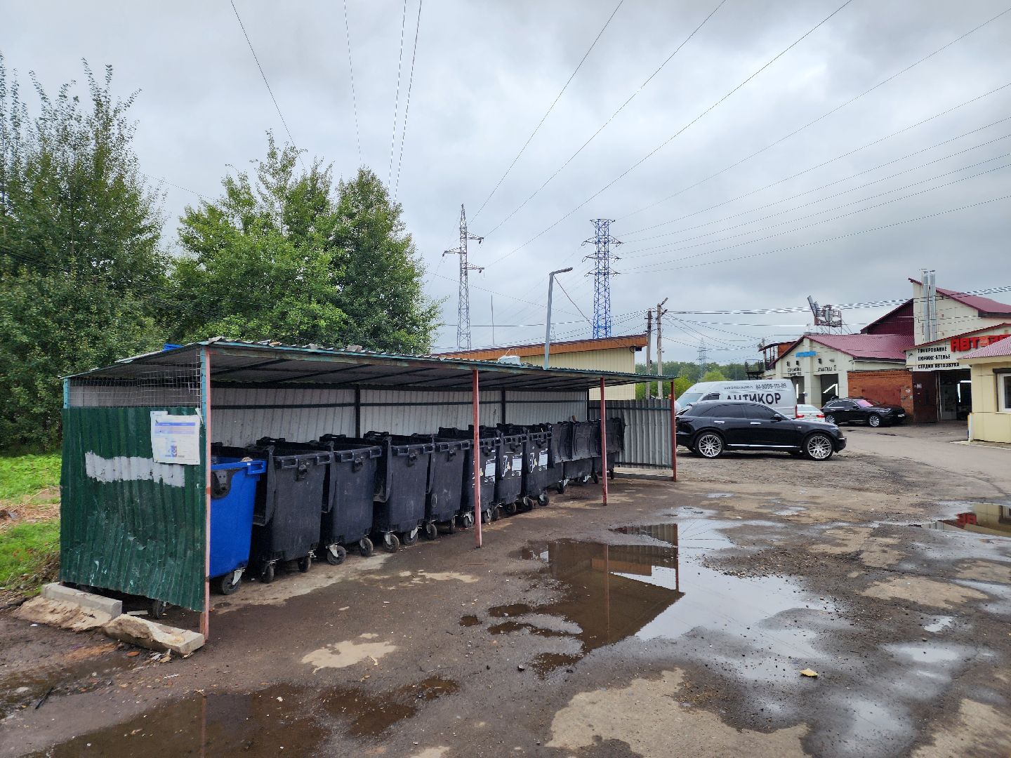 Чехов, Вишневый бульвар, контейнерная площадка, навалы мусора, коммунальные отходы, строительные отходы, обращение жителей, портал Добродел, губернатор московской области,региональный оператор МСК-НТ, стройотходы, горячая линия 122, вывоз мусора, обращение с ТКО,