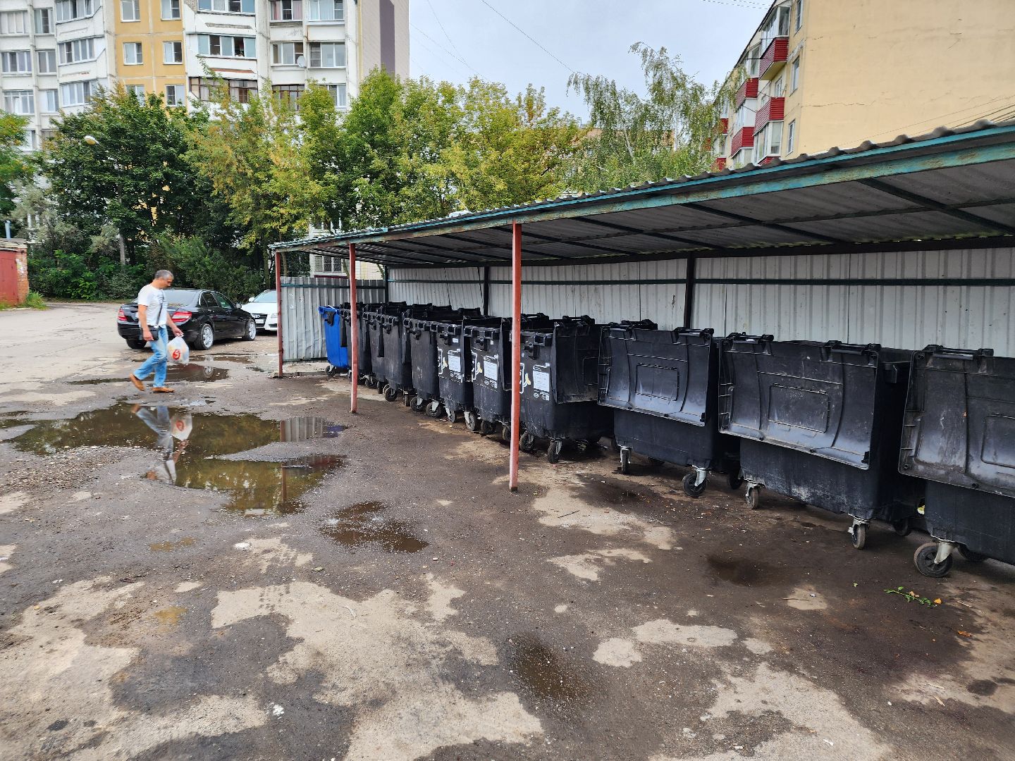 Чехов, Вишневый бульвар, контейнерная площадка, навалы мусора, коммунальные отходы, строительные отходы, обращение жителей, портал Добродел, губернатор московской области,региональный оператор МСК-НТ, стройотходы, горячая линия 122, вывоз мусора, обращение с ТКО,