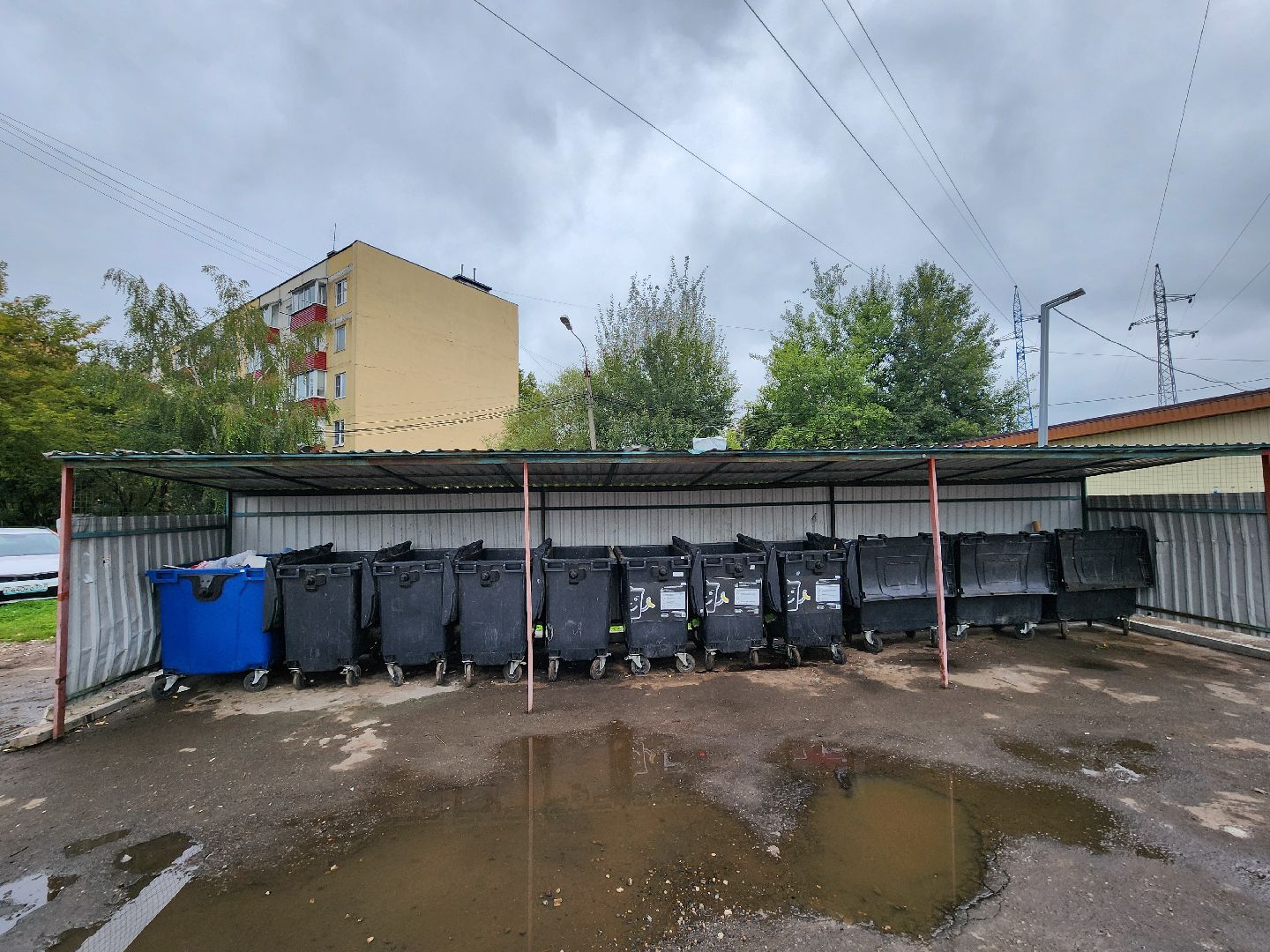 Чехов, Вишневый бульвар, контейнерная площадка, навалы мусора, коммунальные отходы, строительные отходы, обращение жителей, портал Добродел, губернатор московской области,региональный оператор МСК-НТ, стройотходы, горячая линия 122, вывоз мусора, обращение с ТКО,