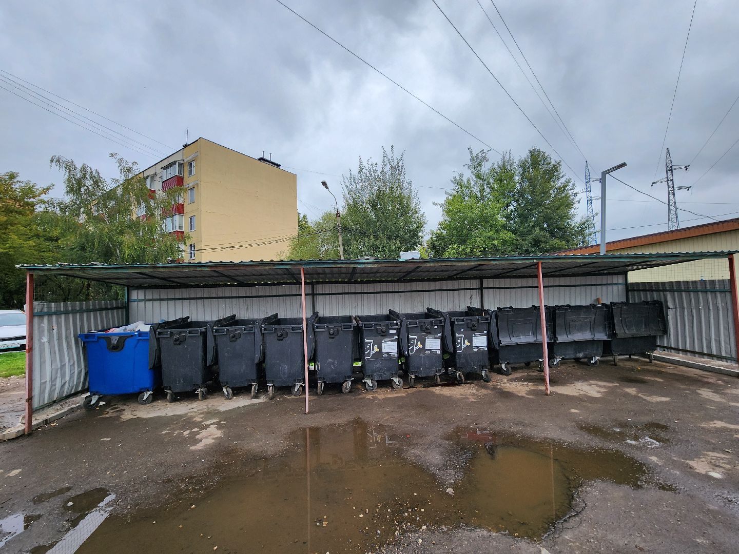 Чехов, Вишневый бульвар, контейнерная площадка, навалы мусора, коммунальные отходы, строительные отходы, обращение жителей, портал Добродел, губернатор московской области,региональный оператор МСК-НТ, стройотходы, горячая линия 122, вывоз мусора, обращение с ТКО,