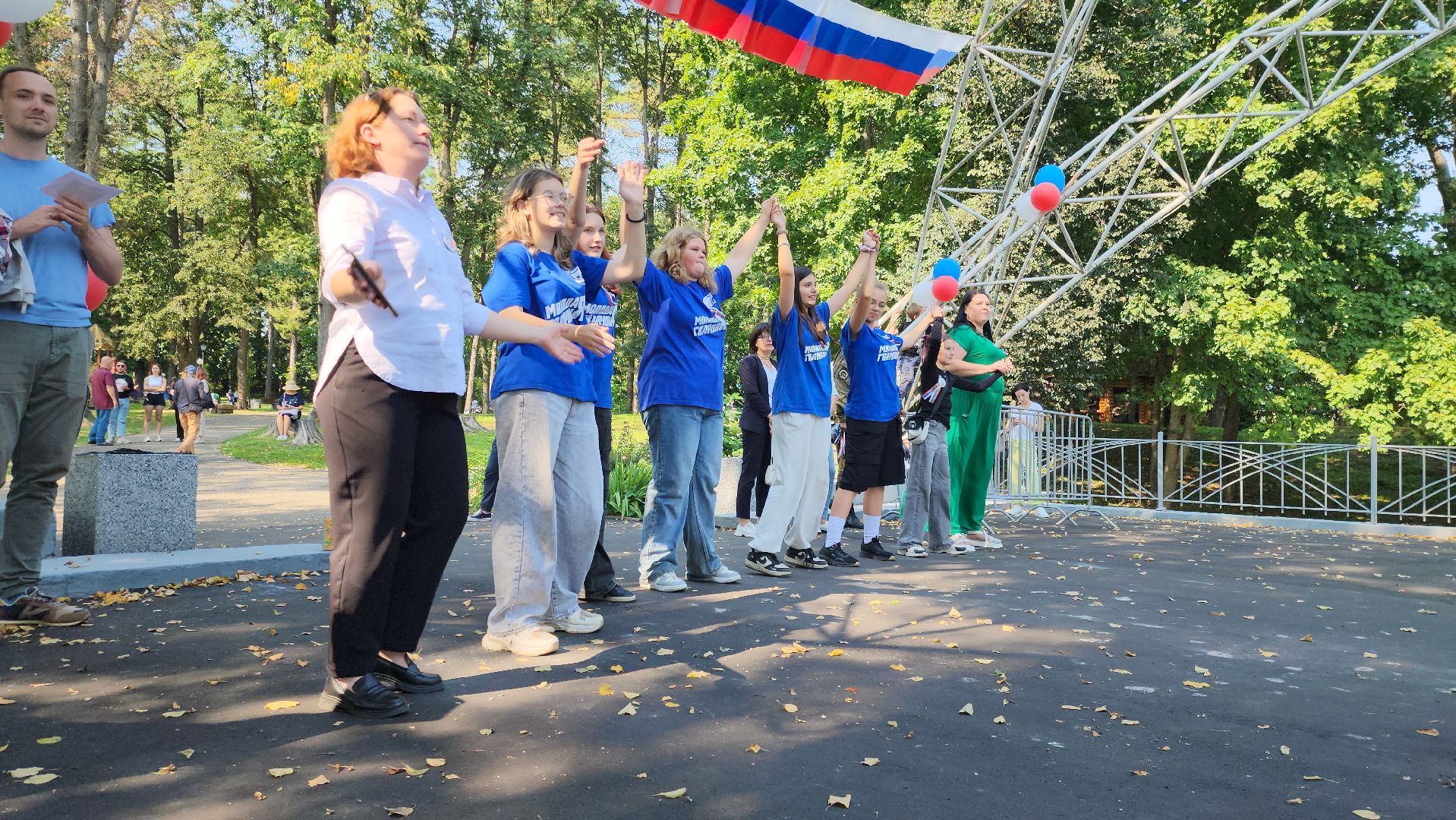 флаг россии, день флага, день флага россии, парк городок, руза, рузский городской округ, праздник,
