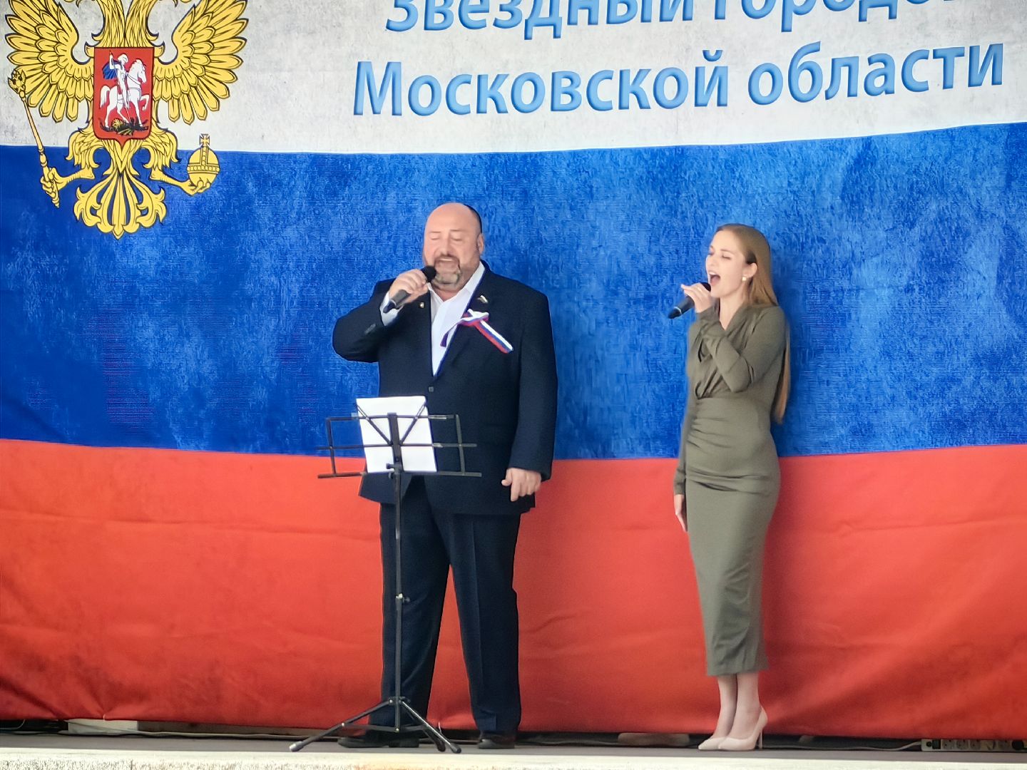 день флага россии, ленточки Триколор, велопробег, конкурсе рисунков, космонавты, мкс, флешмоб,