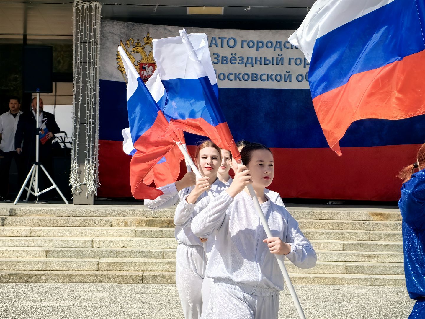 день флага россии, ленточки Триколор, велопробег, конкурсе рисунков, космонавты, мкс, флешмоб,