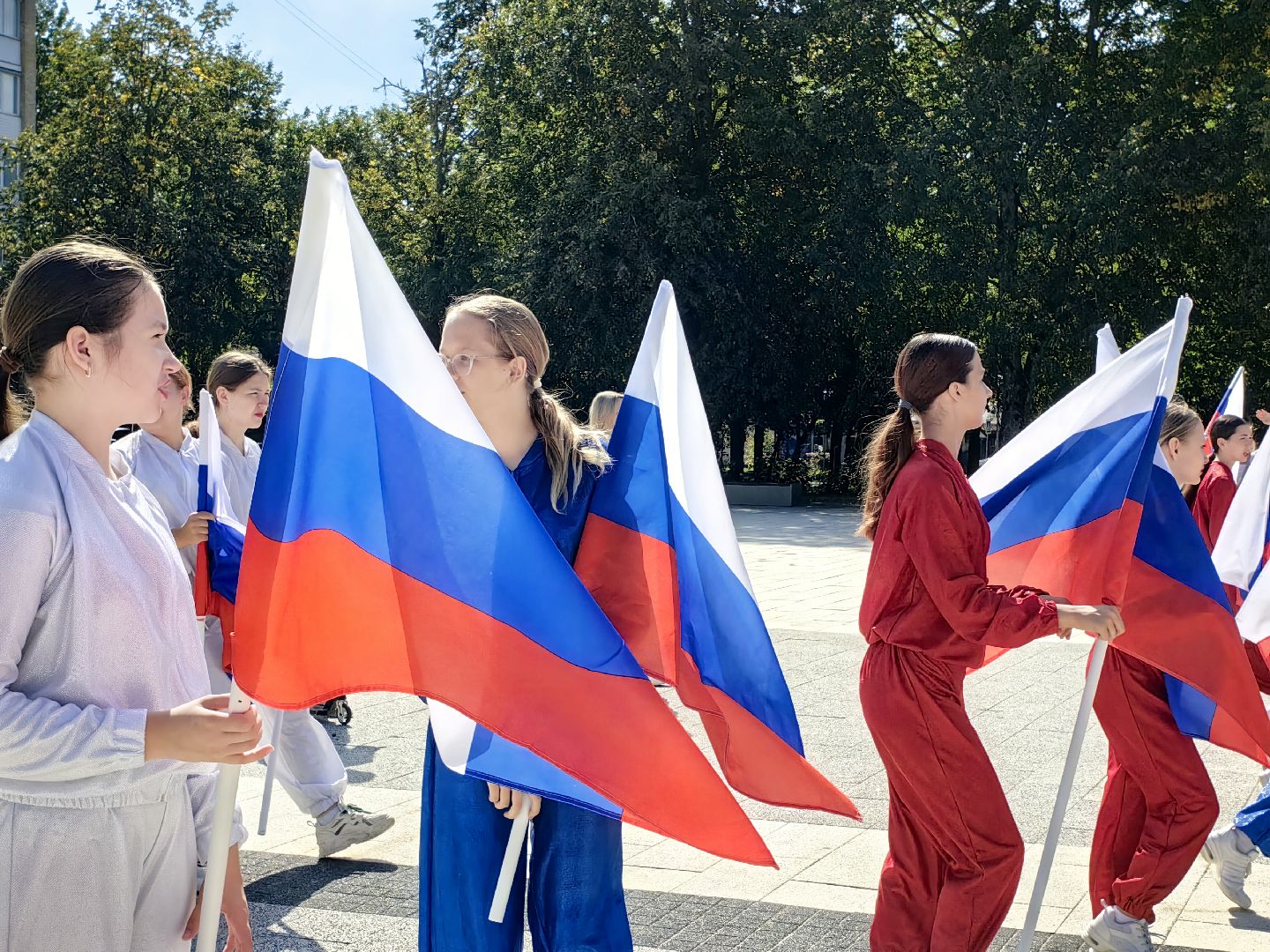 день флага россии, ленточки Триколор, велопробег, конкурсе рисунков, космонавты, мкс, флешмоб,