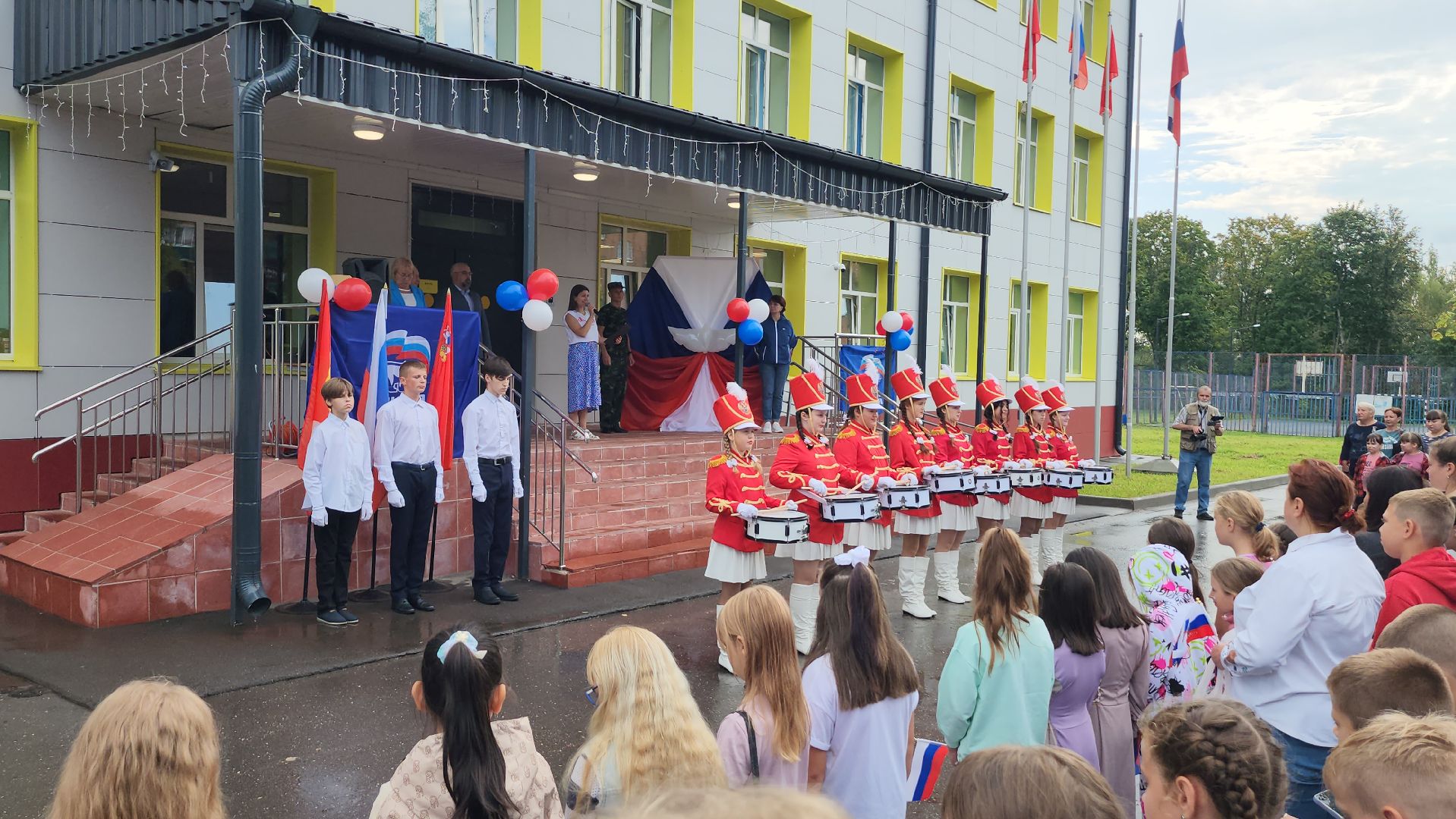 серпухов, поселок пролетарский, день флага россии, пролетарская школа, капитальный ремонт школы,