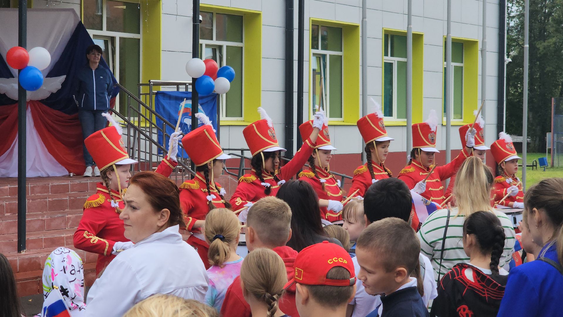серпухов, поселок пролетарский, день флага россии, пролетарская школа, капитальный ремонт школы,