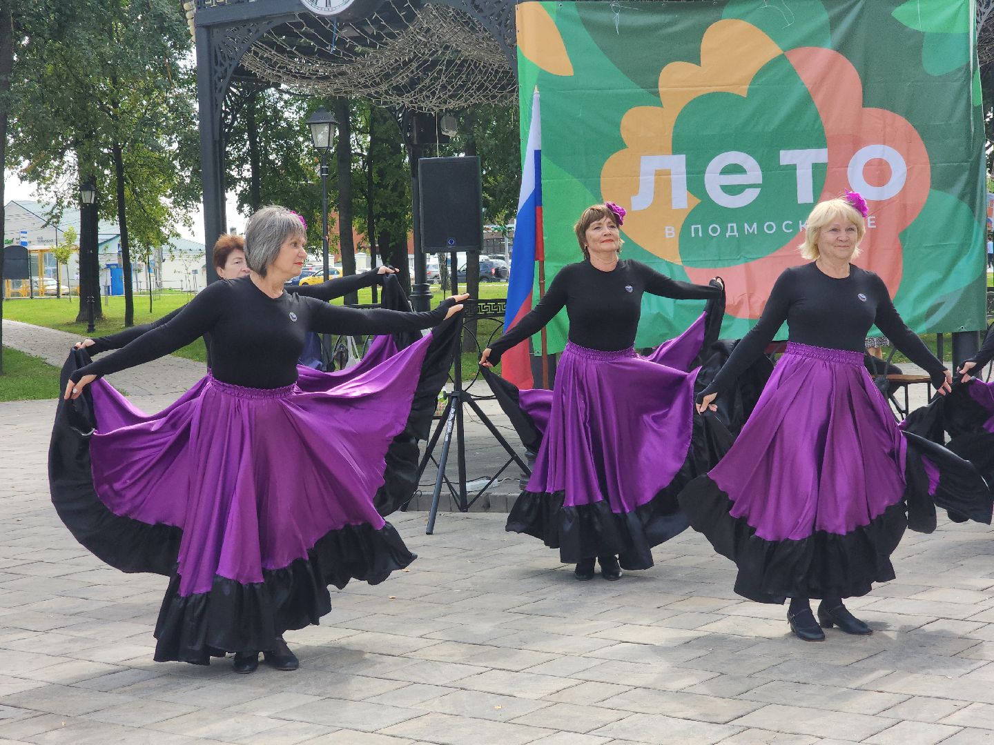 Коломна, день флага россии, триколор,