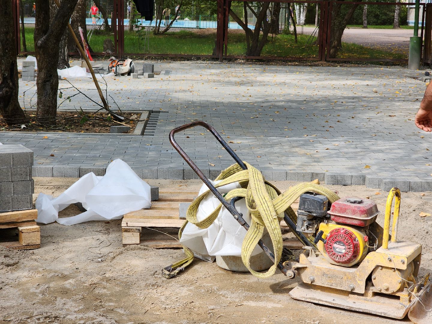 Дубна, Благоустройство, Гимназия, Укладка плитки, жилье и городская среда,