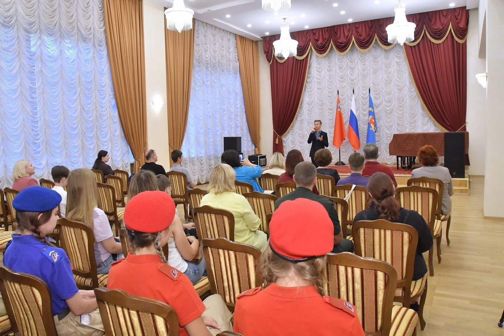 вручение паспортов, день российского флага, власиха день флага, российский триколор, 22 августа - день флага РФ,