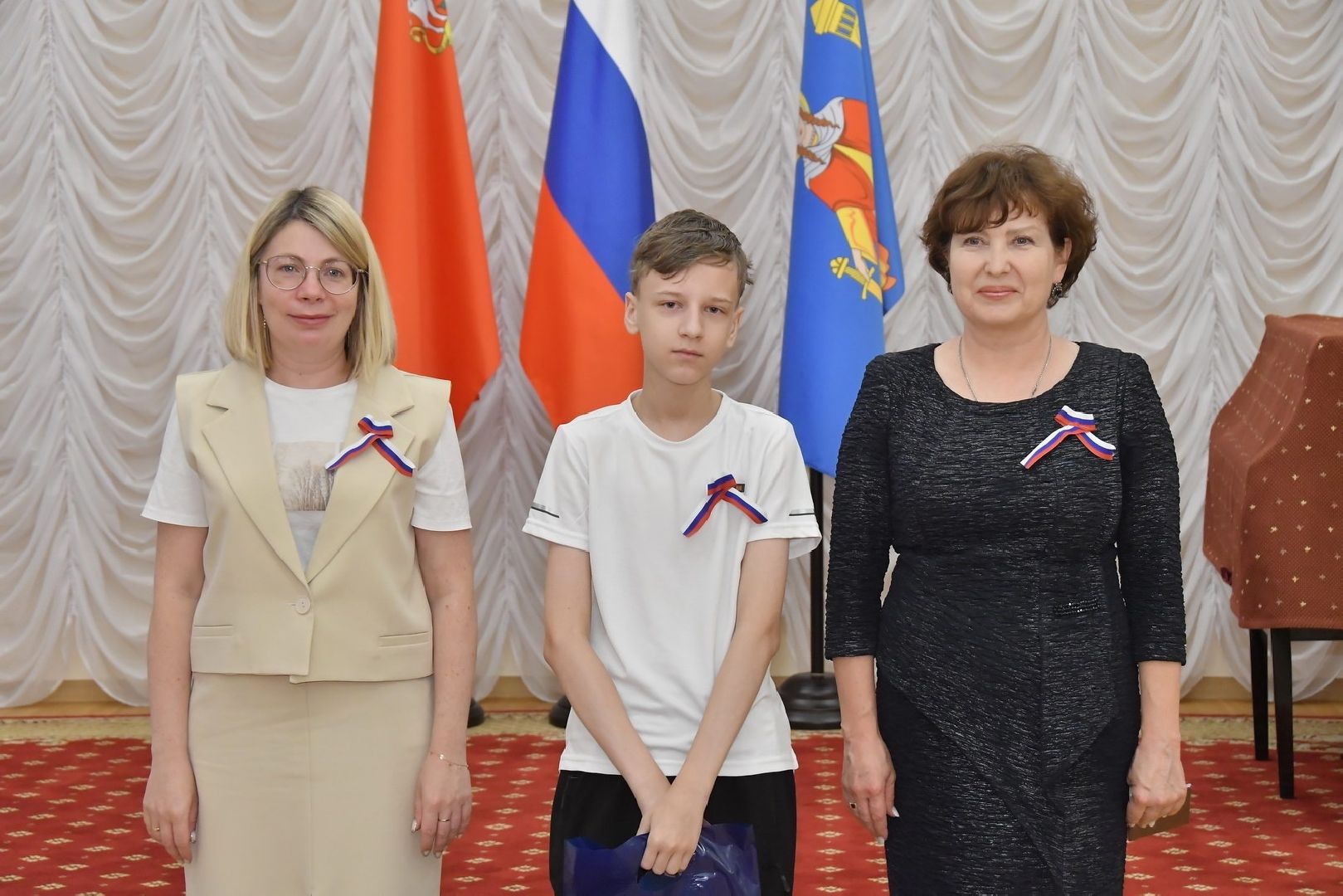 вручение паспортов, день российского флага, власиха день флага, российский триколор, 22 августа - день флага РФ,