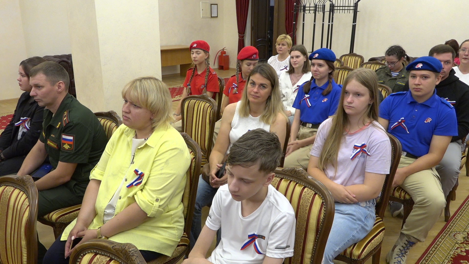 вручение паспортов, день российского флага, власиха день флага, российский триколор, 22 августа - день флага РФ,