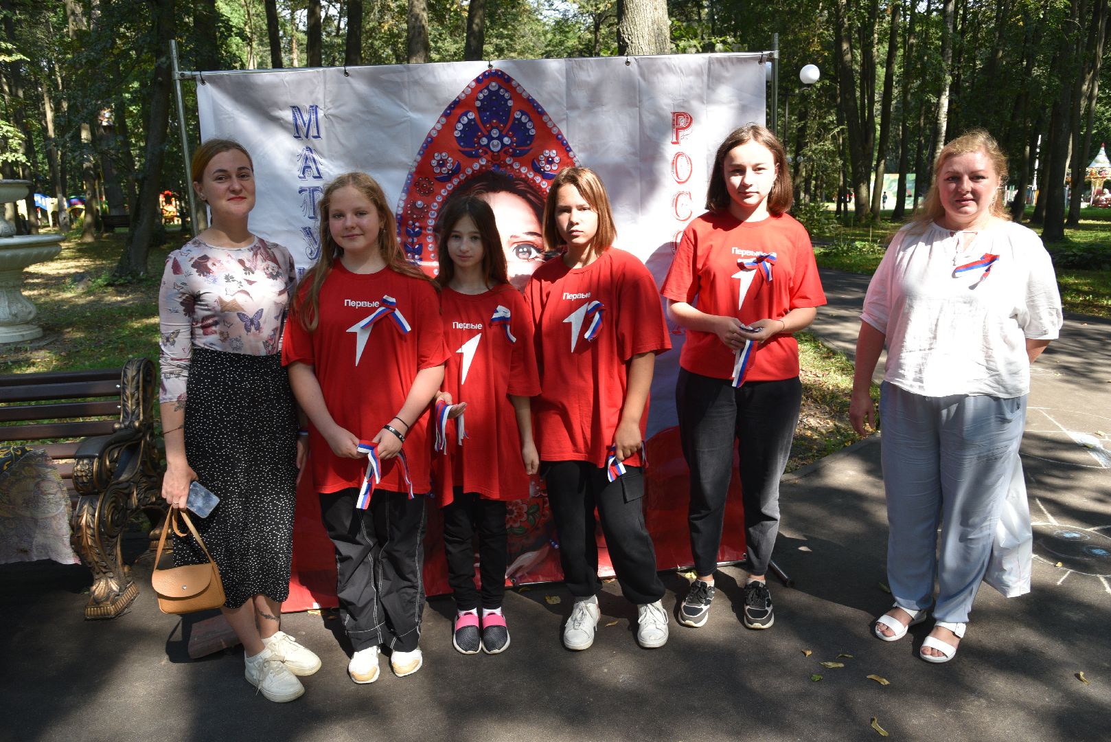 лотошино, день флага россии, день государственного флага россии, парки подмосковья, лотошинский парк, концерт,