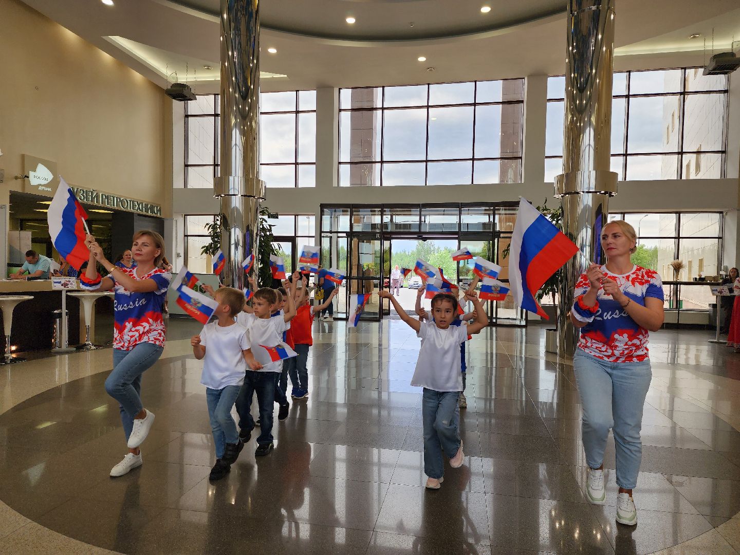 Дубна, ОЭЗ Дубна, Благотворительность, день российского флага,