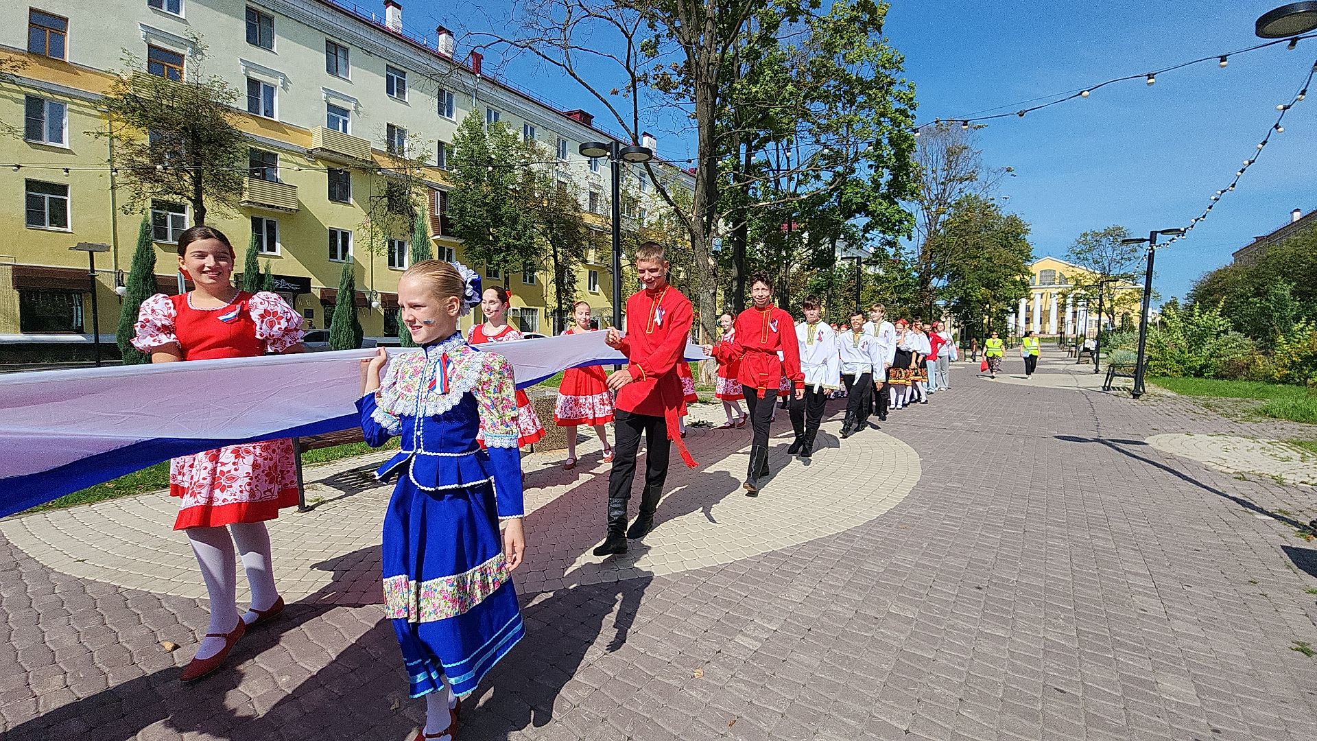 день флага, день флага россии, автопробег, автопробег с государственными флагами, электросталь, жители города, мой город, акция, патриотическая акция,