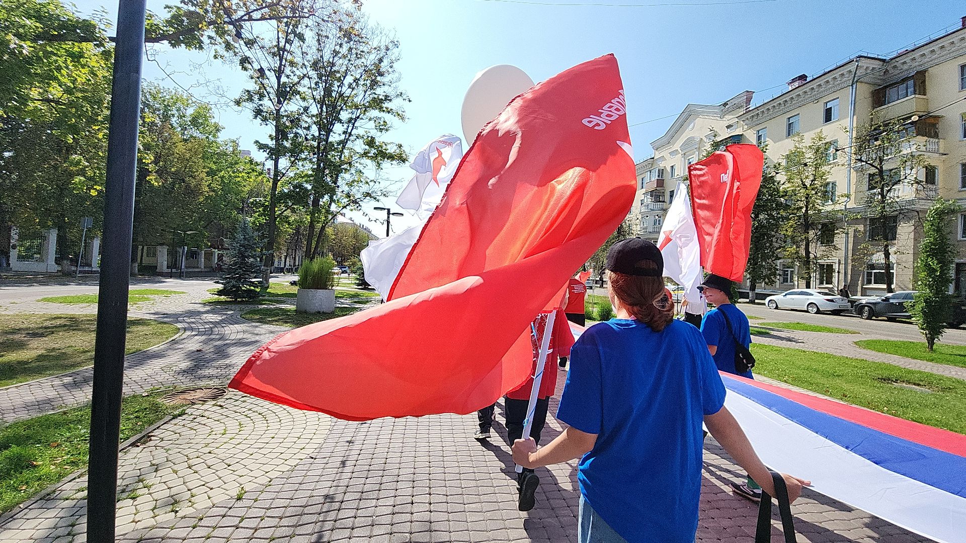 день флага, день флага россии, автопробег, автопробег с государственными флагами, электросталь, жители города, мой город, акция, патриотическая акция,