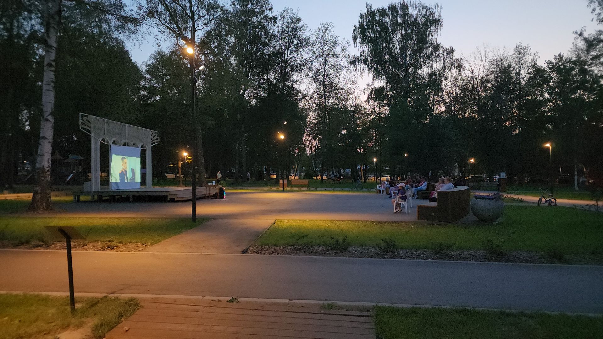 ступино, день государственного флага россии, ночной кинопоказ, кинопарк,