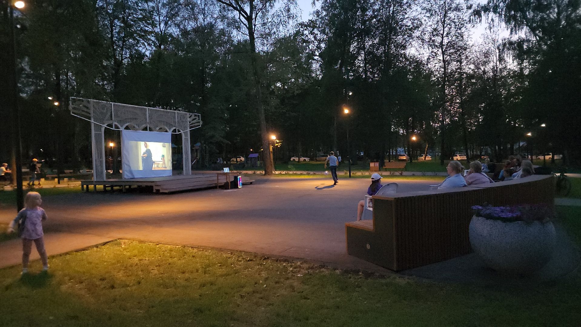 ступино, день государственного флага россии, ночной кинопоказ, кинопарк,