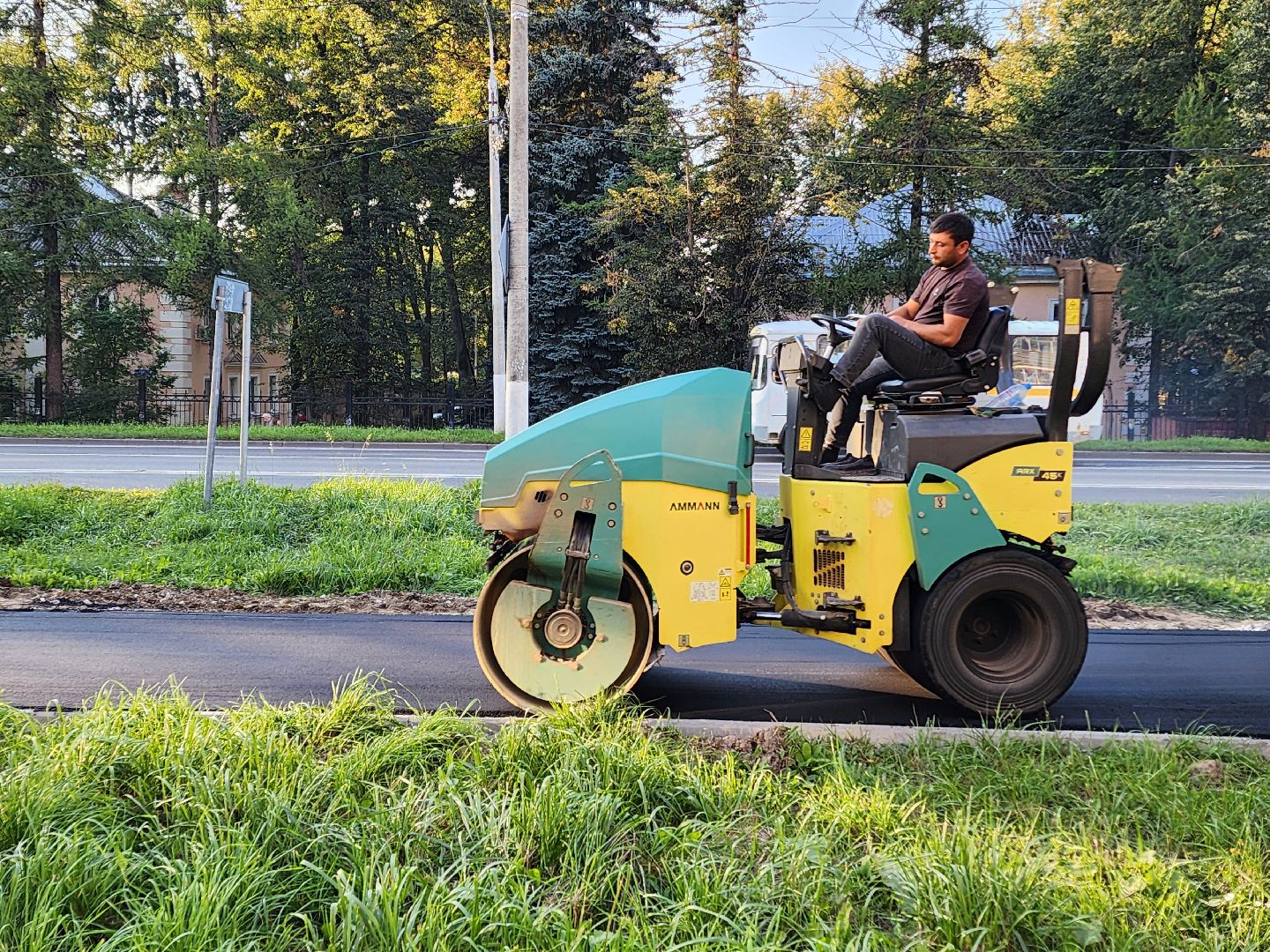 Чехов, улица Чехова, строительство тротуара, пешеходные дорожки, дорожный ремонт, укладка асфальта, нацпроект безопасные и качественные автодороги,
