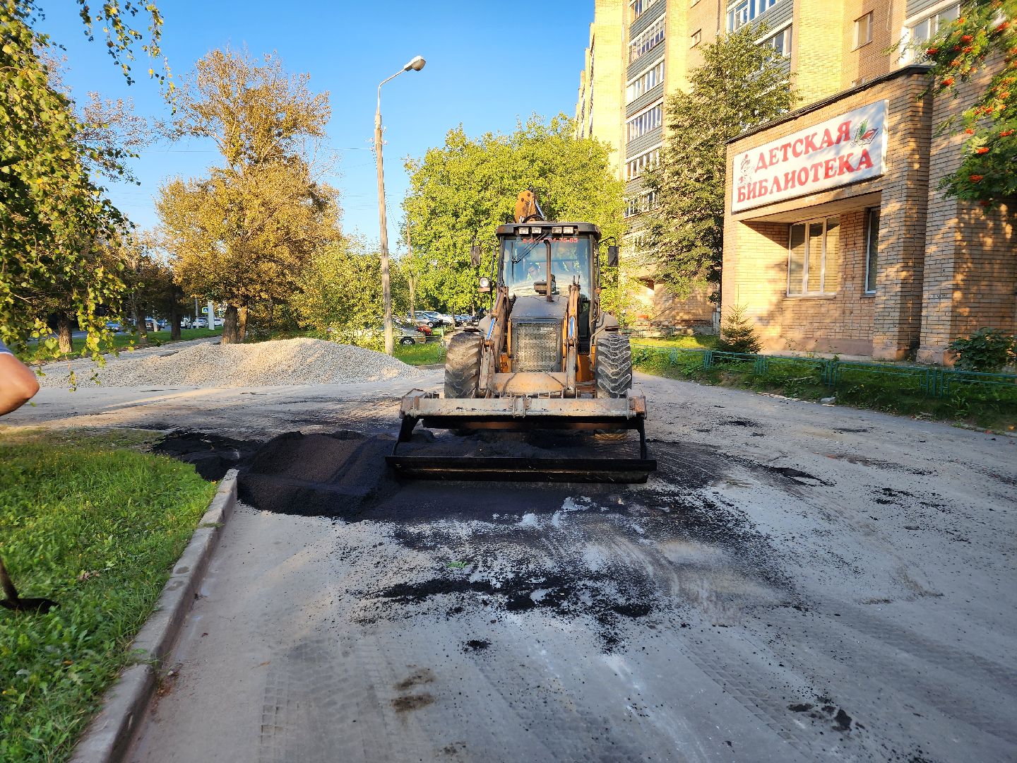 Чехов, улица Чехова, строительство тротуара, пешеходные дорожки, дорожный ремонт, укладка асфальта, нацпроект безопасные и качественные автодороги,