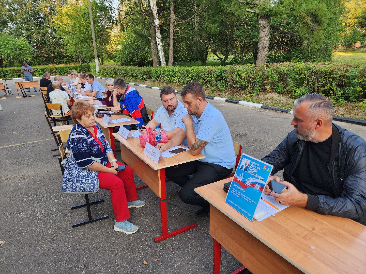 Чехов, деревня Крюково, выездная администрация, встреча с жителями, обращения жителей, дорожный ремонт, освещение, благоустройство, улица Заводская, борщевик,