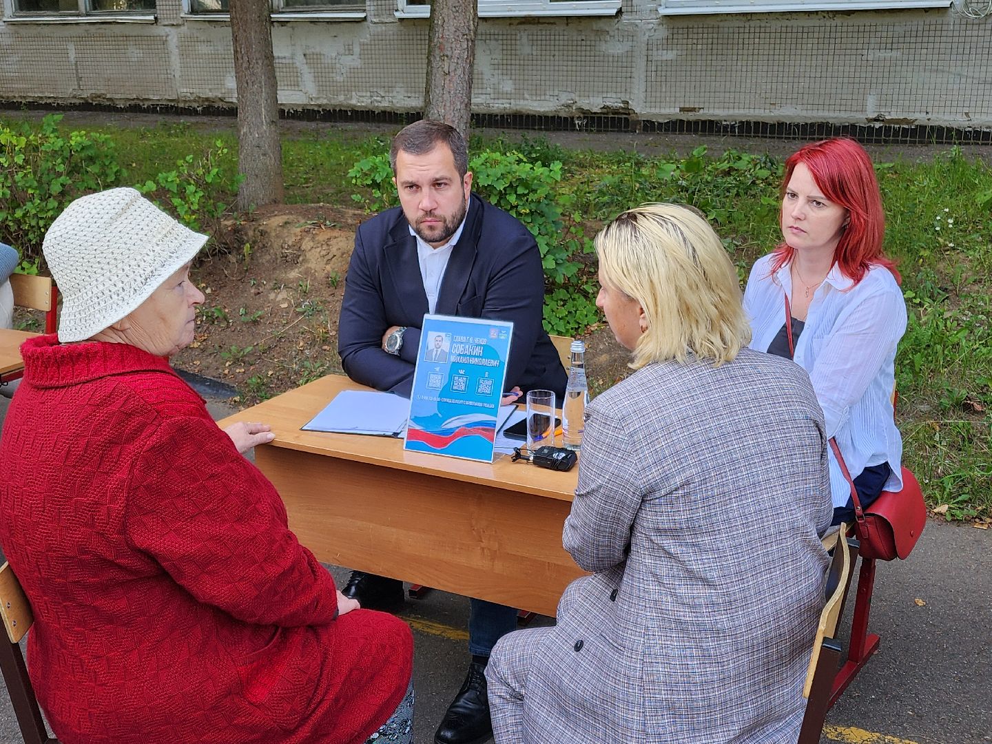Чехов, деревня Крюково, выездная администрация, встреча с жителями, обращения жителей, дорожный ремонт, освещение, благоустройство, улица Заводская, борщевик,