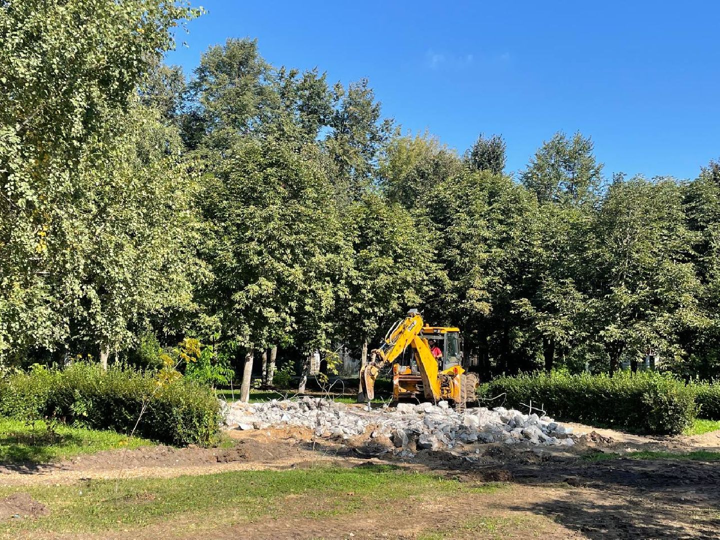 Дмитров, Яхрома, Сквер генерала Кузнецова, Минблаго,