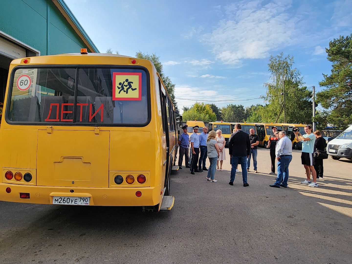 Чехов, школьные автобусы, приемка, проверка, техосмотр, техническое обслуживание, маршруты, подвоз школьников, начальник управления образования Ирина Заболотнева, глава округа Михаил Собакин,