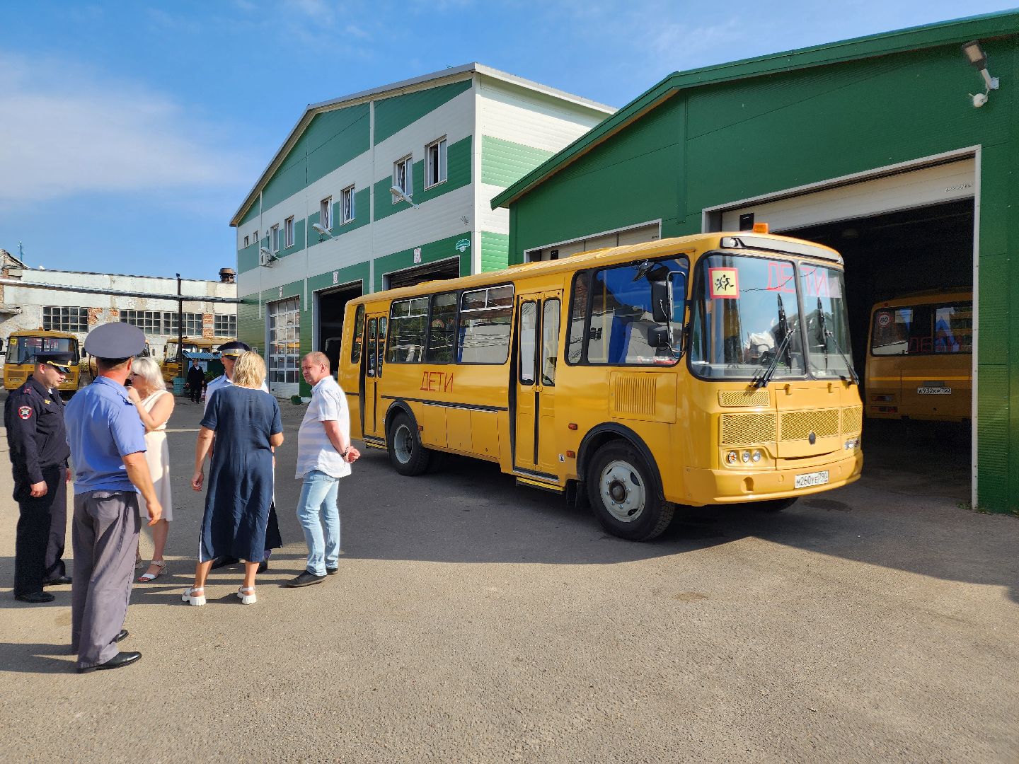 Чехов, школьные автобусы, приемка, проверка, техосмотр, техническое обслуживание, маршруты, подвоз школьников, начальник управления образования Ирина Заболотнева, глава округа Михаил Собакин,