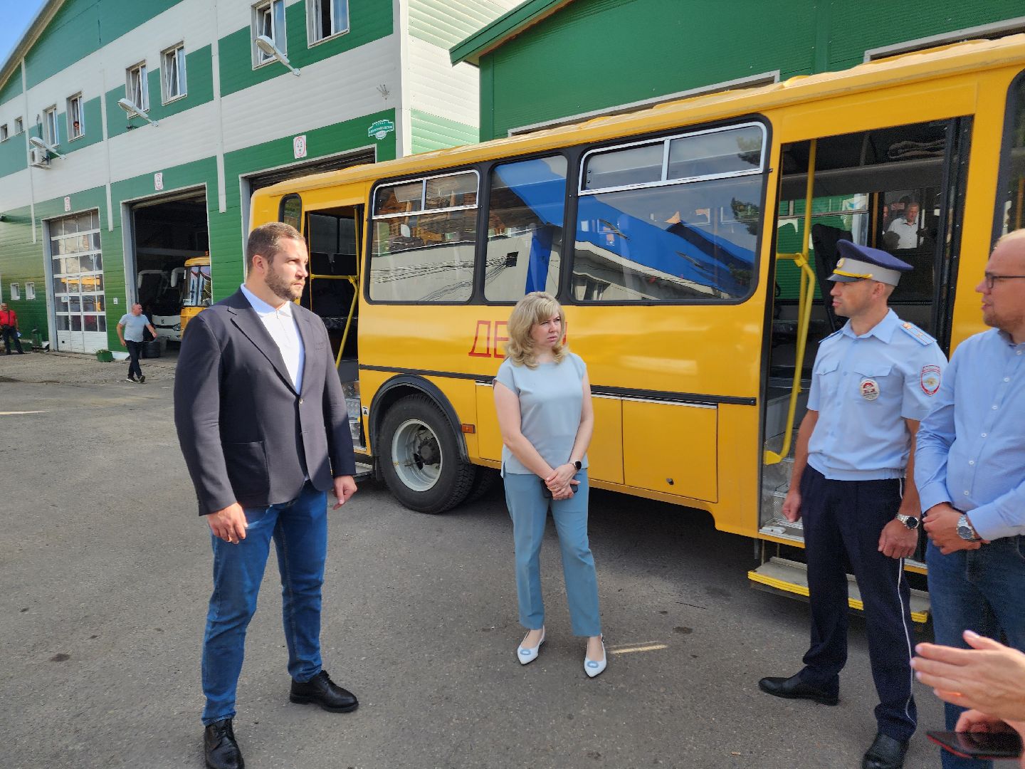 Чехов, школьные автобусы, приемка, проверка, техосмотр, техническое обслуживание, маршруты, подвоз школьников, начальник управления образования Ирина Заболотнева, глава округа Михаил Собакин,