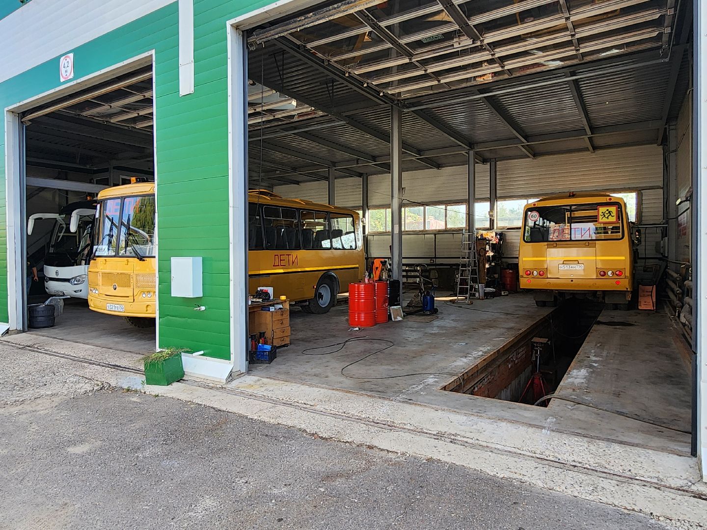 Чехов, школьные автобусы, приемка, проверка, техосмотр, техническое обслуживание, маршруты, подвоз школьников, начальник управления образования Ирина Заболотнева, глава округа Михаил Собакин,