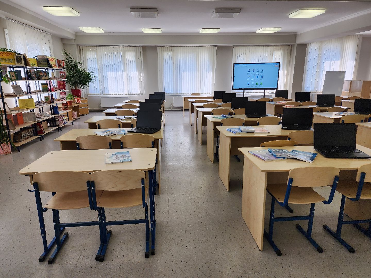 Чехов, микрорайон Губернский, школа 10, подготовка к новому учебному году, книгообеспечение, система Книгозаказ, учебники, книги, учебные пособия,