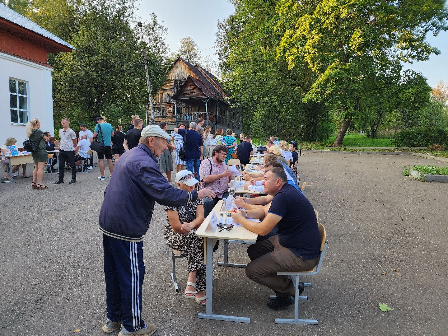 Чехов, микрорайон Ровки, выездная администрация, встреча с жителями, обращения жителей, деревня Игумново, река Лопасня, загрязнение реки, очистка водоема, экология и природопользование,
