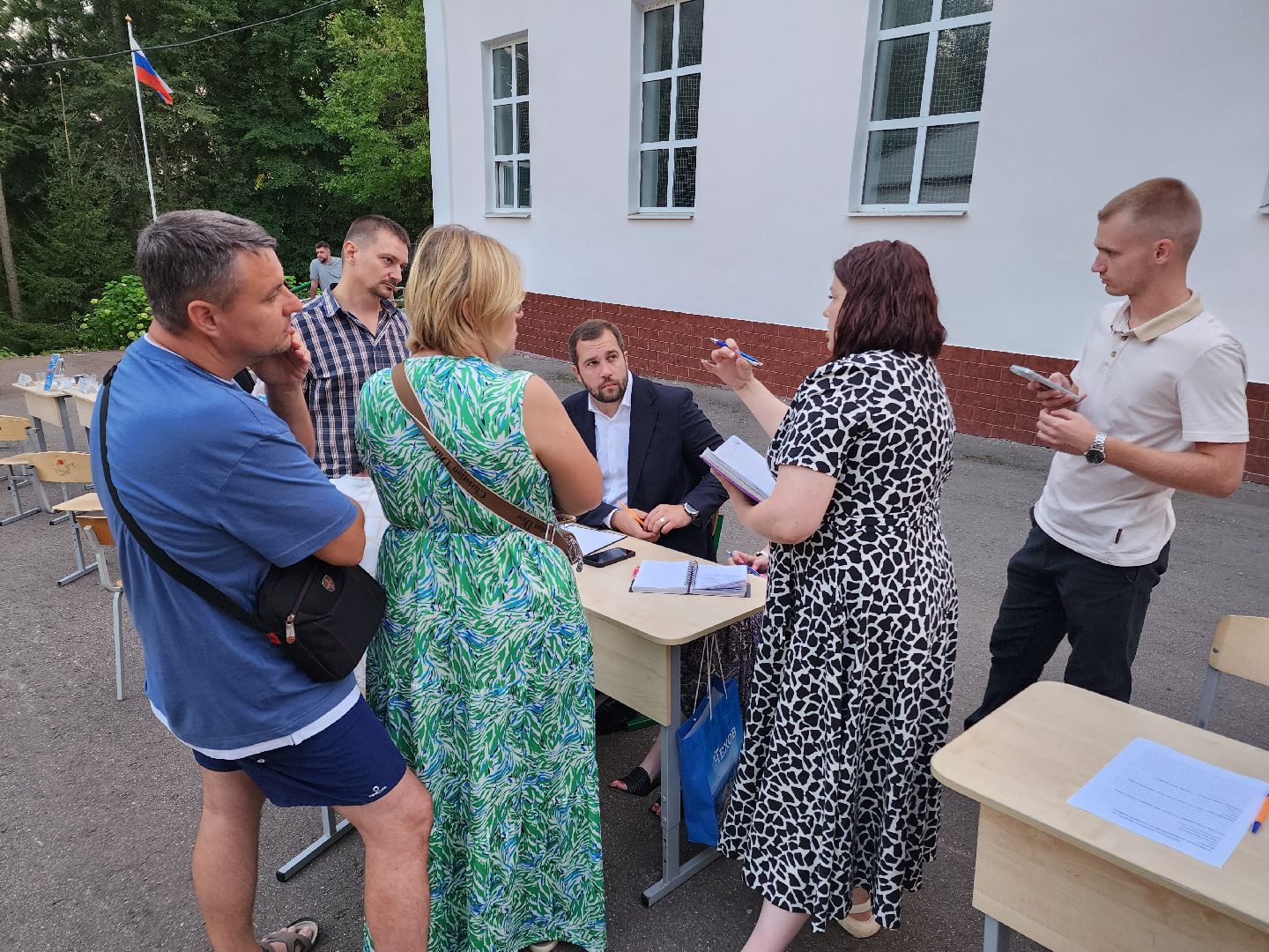 Чехов, микрорайон Ровки, выездная администрация, встреча с жителями, обращения жителей, деревня Игумново, река Лопасня, загрязнение реки, очистка водоема, экология и природопользование,