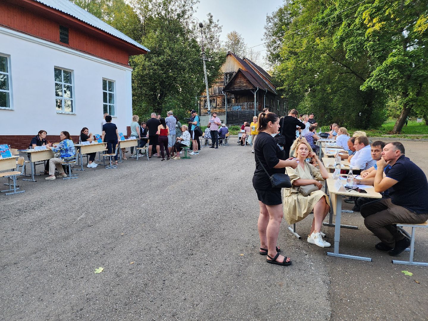 Чехов, микрорайон Ровки, выездная администрация, встреча с жителями, обращения жителей, деревня Игумново, река Лопасня, загрязнение реки, очистка водоема, экология и природопользование,