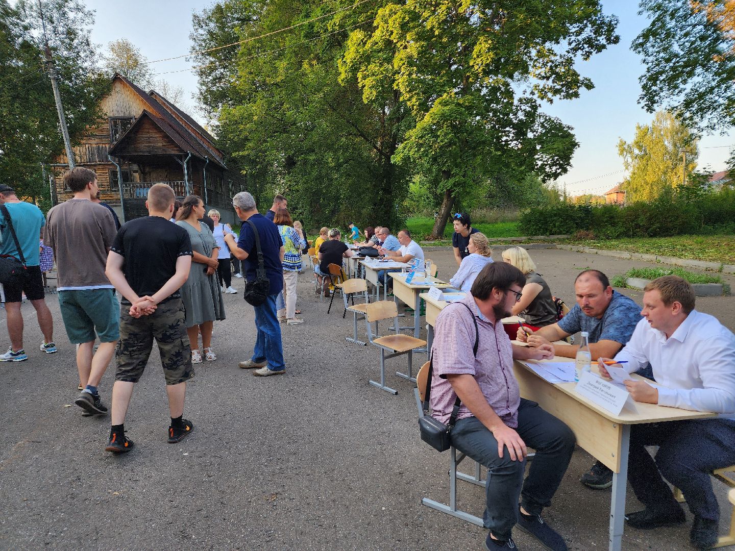 Чехов, микрорайон Ровки, выездная администрация, встреча с жителями, обращения жителей, деревня Игумново, река Лопасня, загрязнение реки, очистка водоема, экология и природопользование,