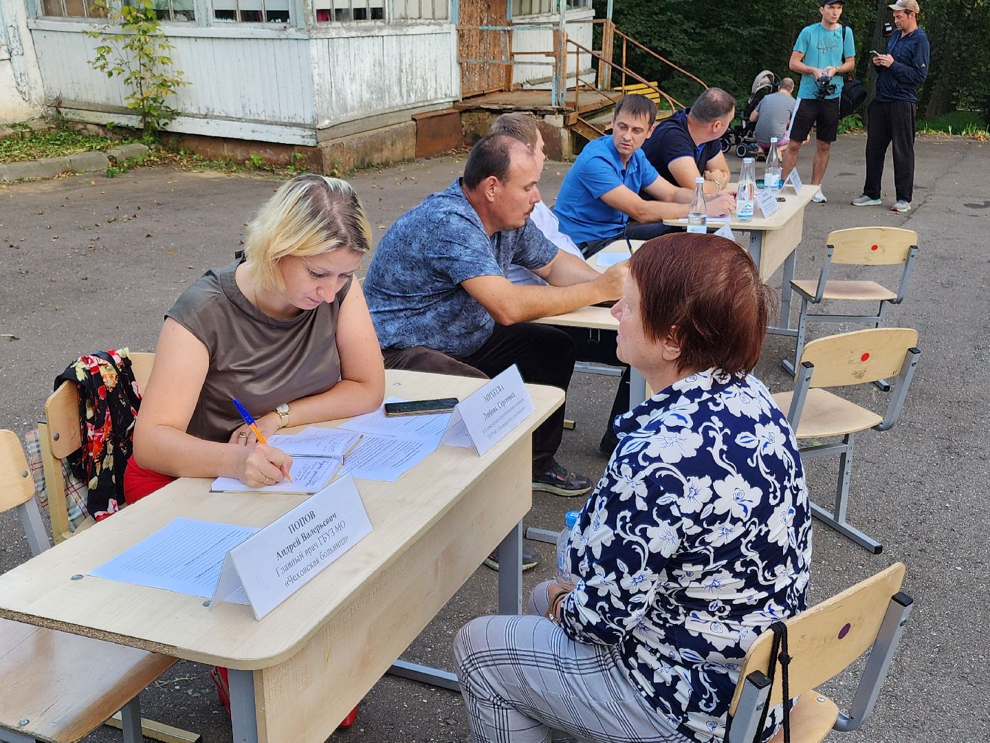 Чехов, микрорайон Ровки, выездная администрация, встреча с жителями, обращения граждан, медицина, здравоохранение, льготные лекарства, лечебные препараты, врач онколог, запись к врачу,