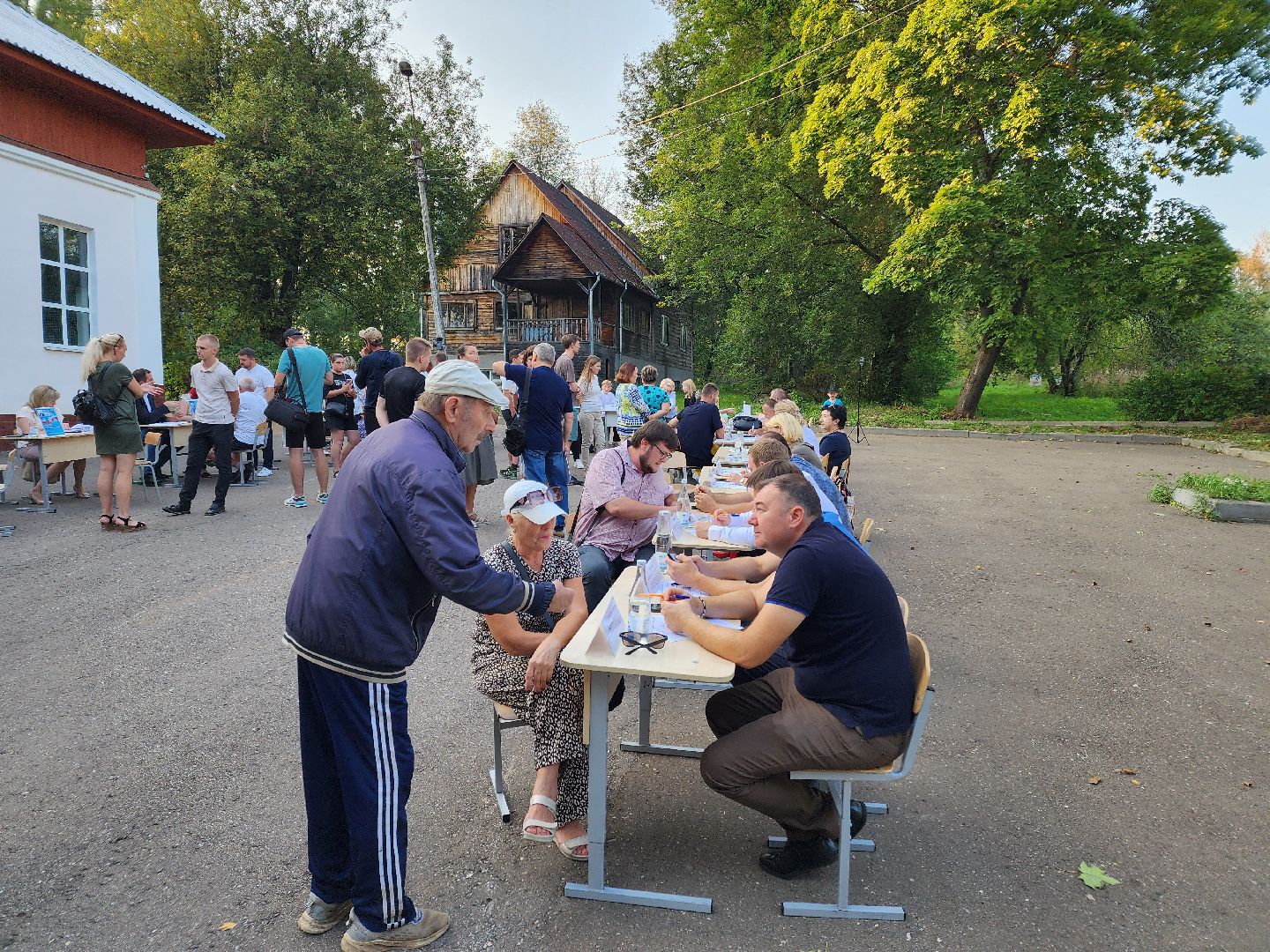 Чехов, микрорайон Ровки, выездная администрация, встреча с жителями, обращения граждан, медицина, здравоохранение, льготные лекарства, лечебные препараты, врач онколог, запись к врачу,