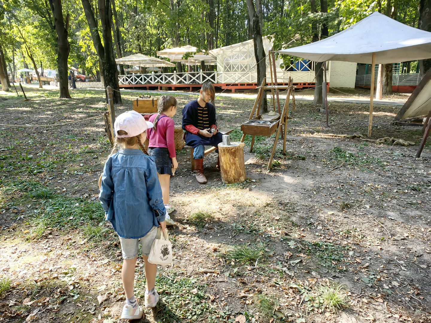 кинопоказ, фестиваль Русской культуры, ТРАДИЦИИ, мини-зоопарк с животными, фотозоны, Роспись по дереву,