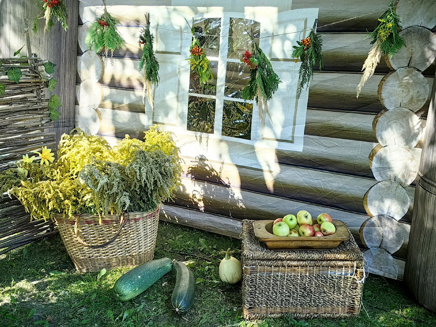 кинопоказ, фестиваль Русской культуры, ТРАДИЦИИ, мини-зоопарк с животными, фотозоны, Роспись по дереву,