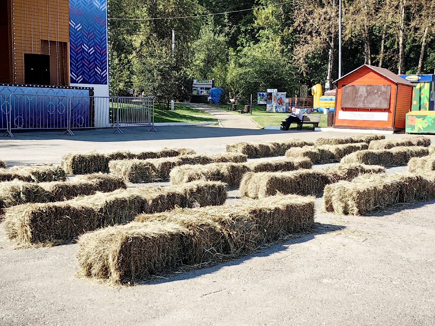 кинопоказ, фестиваль Русской культуры, ТРАДИЦИИ, мини-зоопарк с животными, фотозоны, Роспись по дереву,