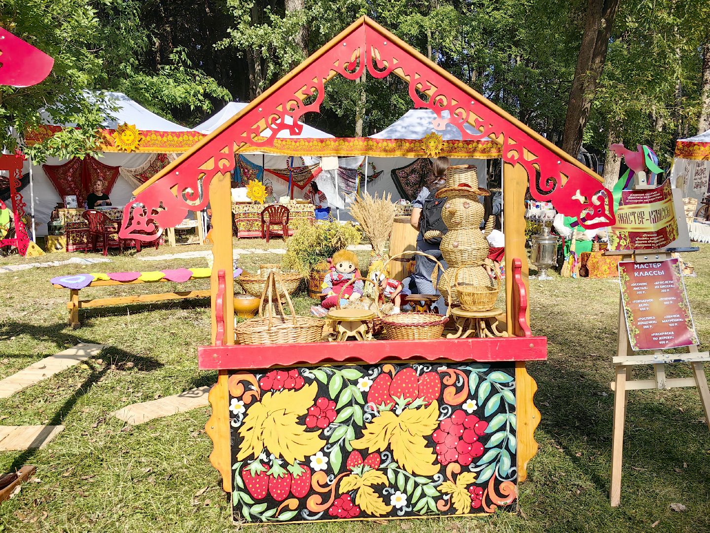 кинопоказ, фестиваль Русской культуры, ТРАДИЦИИ, мини-зоопарк с животными, фотозоны, Роспись по дереву,