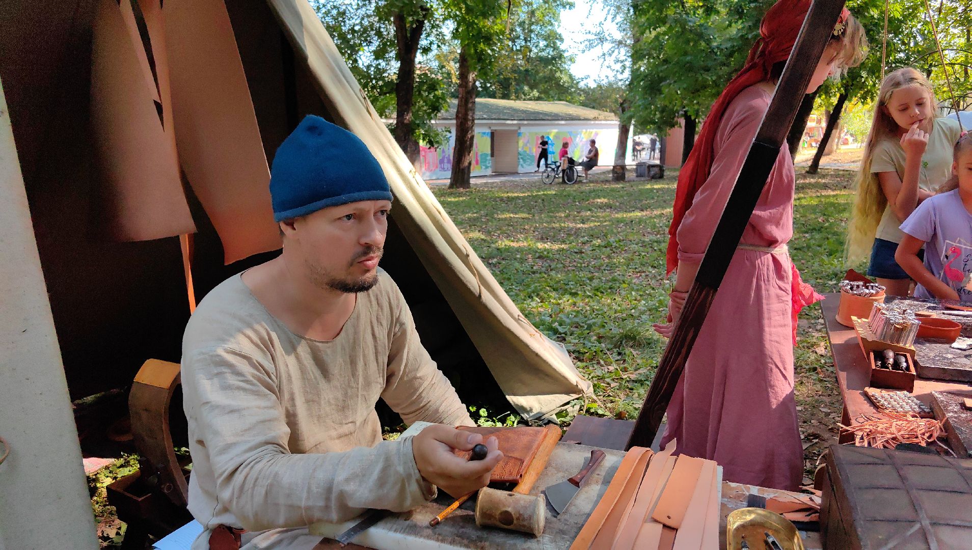 кинопоказ, фестиваль Русской культуры, ТРАДИЦИИ, мини-зоопарк с животными, фотозоны, Роспись по дереву,