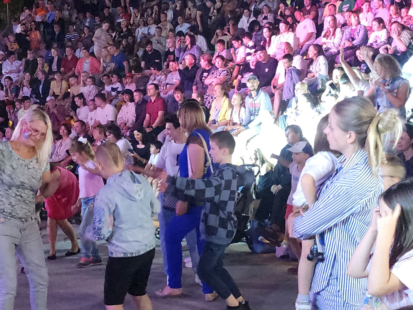 долгопрудный, день города 2024, поющие фонтаны, котовский залив, лазерное шоу,