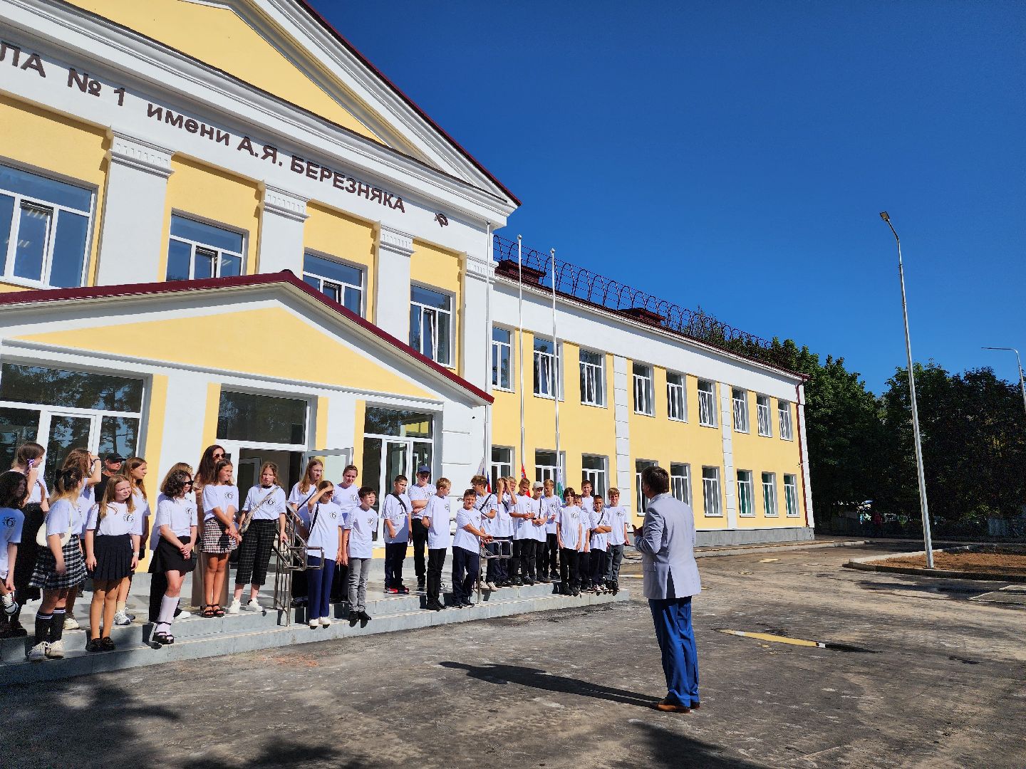 Дубна, День знаний, Учебный год, Линейка, Школа, Ученики, завершение капремонта,