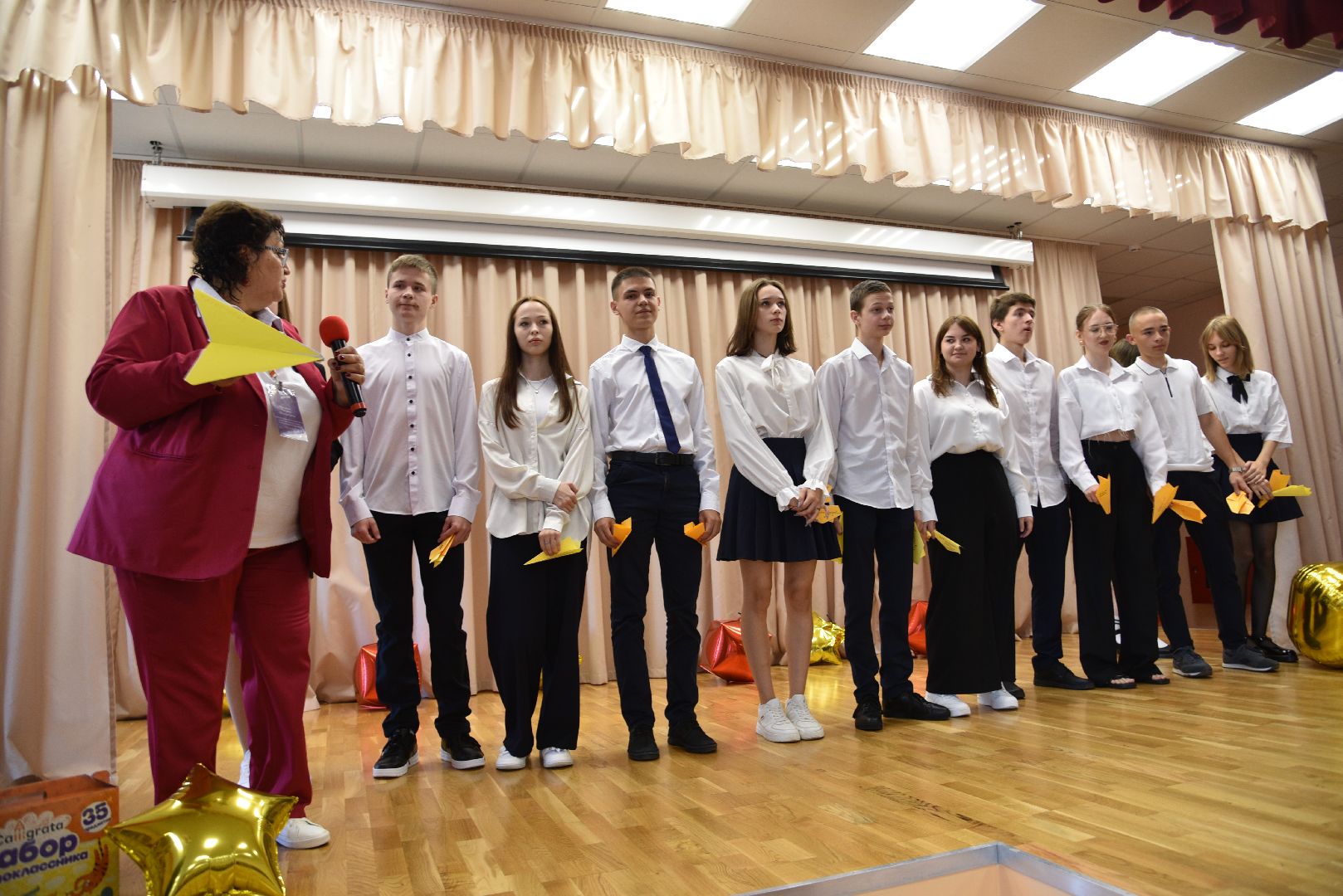 лотошино, лотошинская школа 2, образование, первый звонок, день знаний,