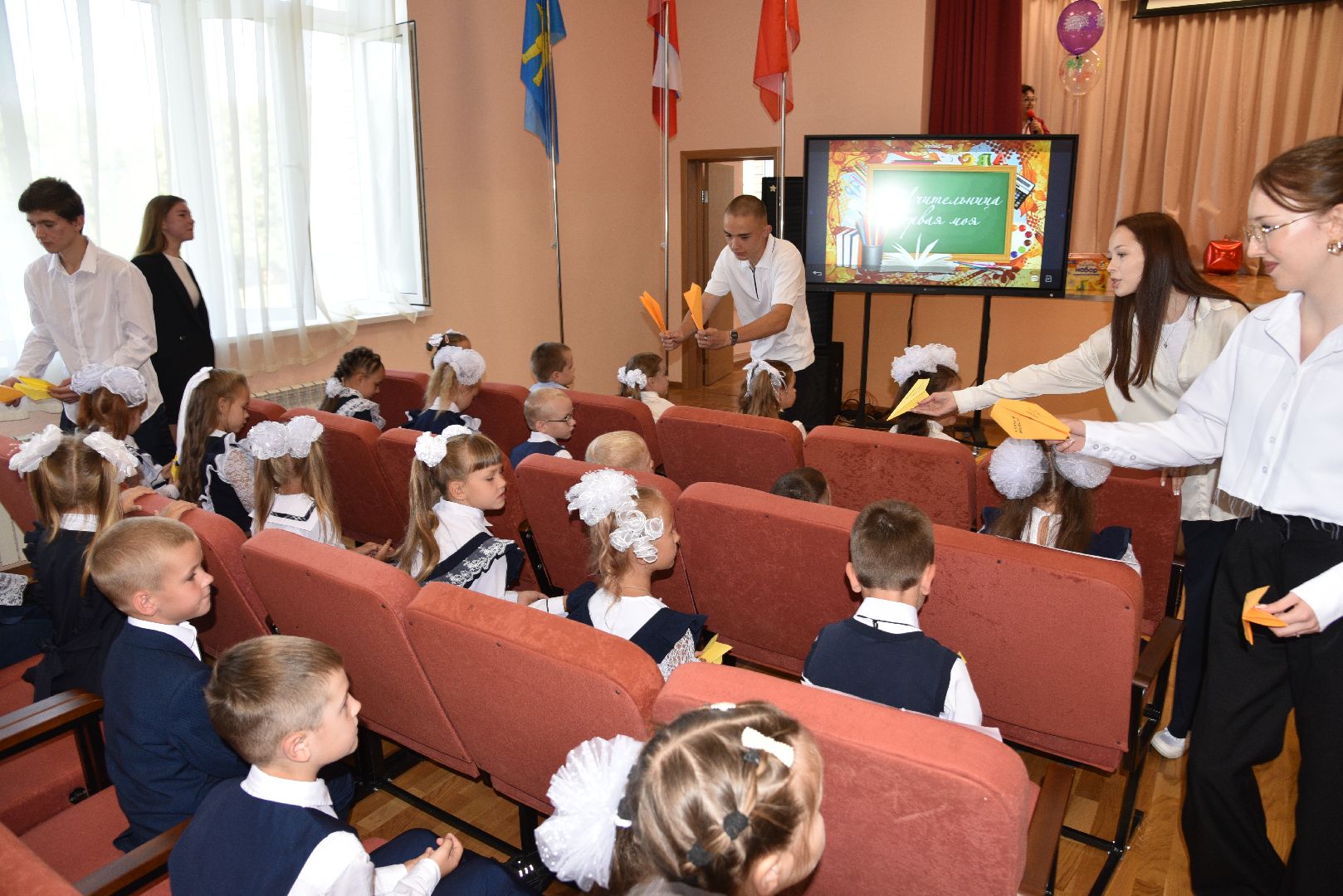 лотошино, лотошинская школа 2, образование, первый звонок, день знаний,